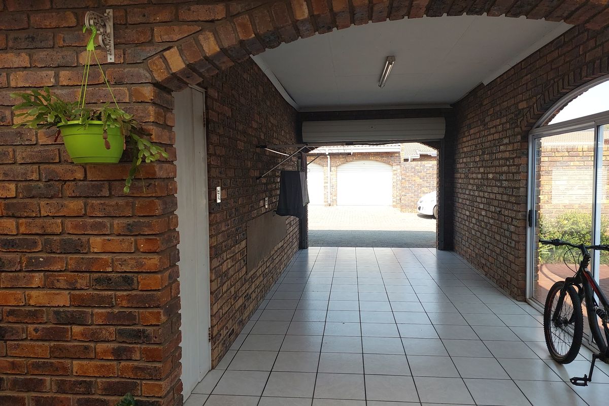 3 Bedroom Townhouse for Sale - Photo 2