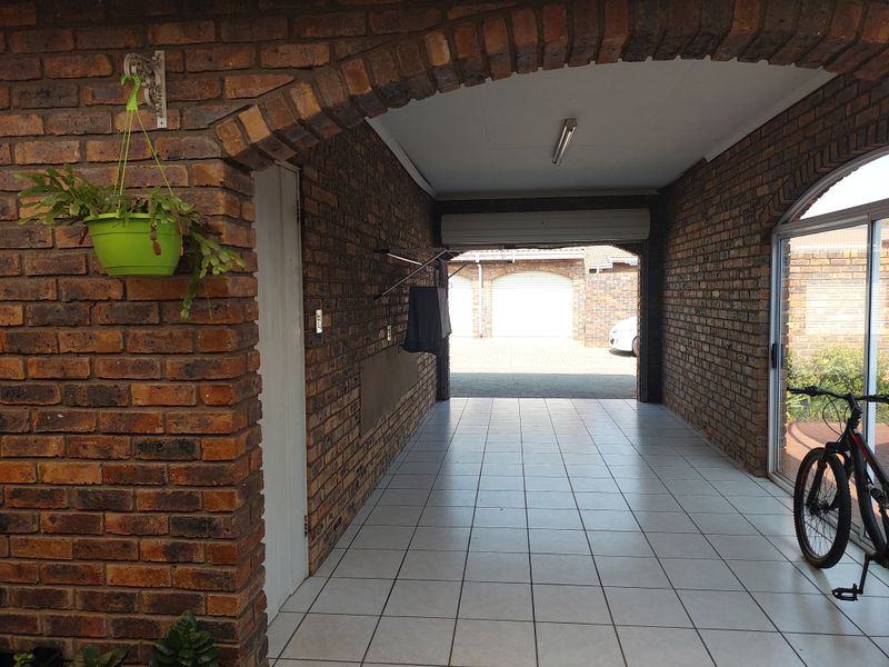 3 Bedroom Townhouse for Sale - Photo 2
