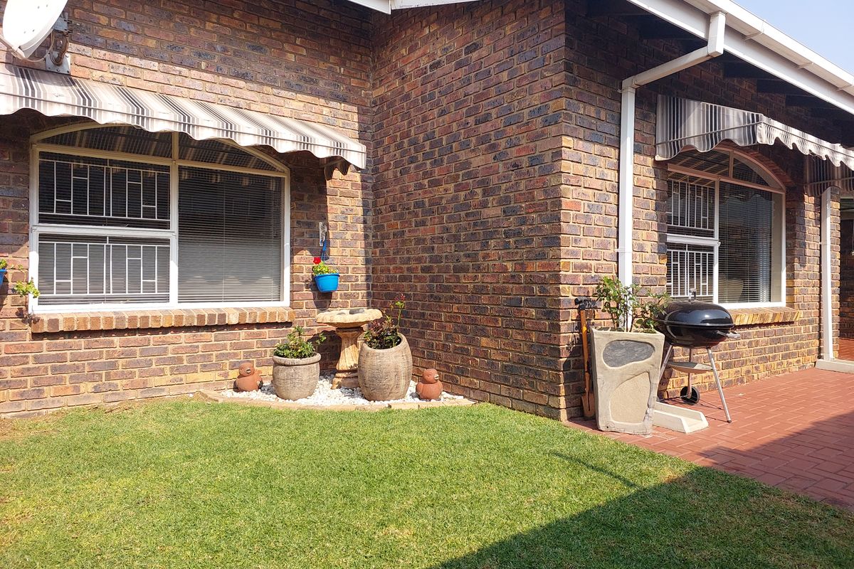 3 Bedroom Townhouse for Sale - Photo 3