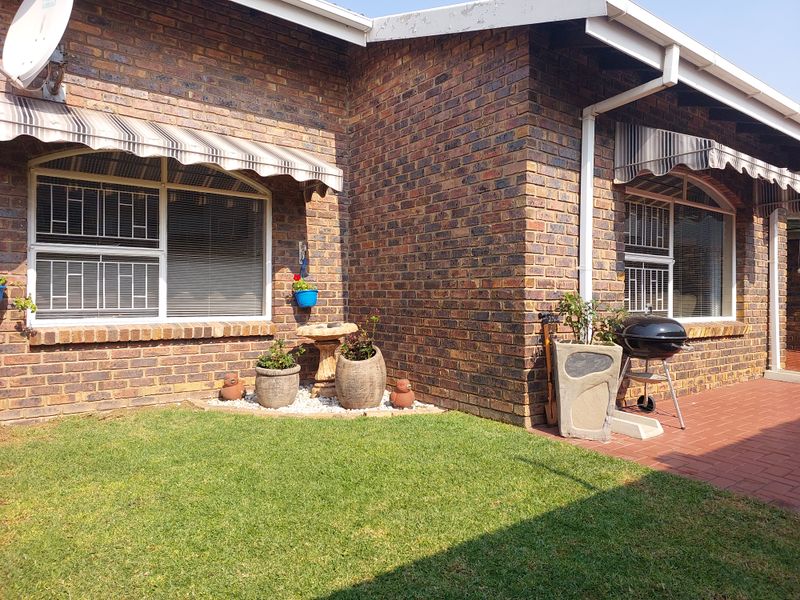 3 Bedroom Townhouse for Sale - Photo 3
