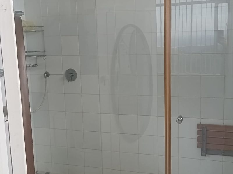 Two bedroom apartment to let in Morningside - Photo 10