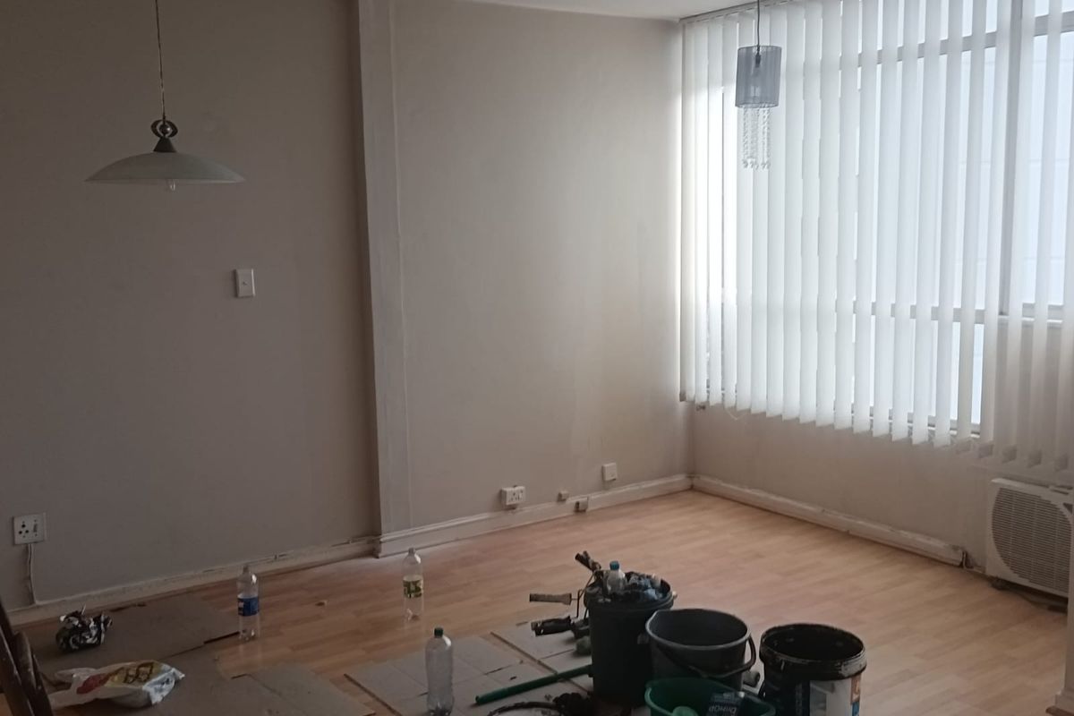 Two bedroom apartment to let in Morningside - Photo 4