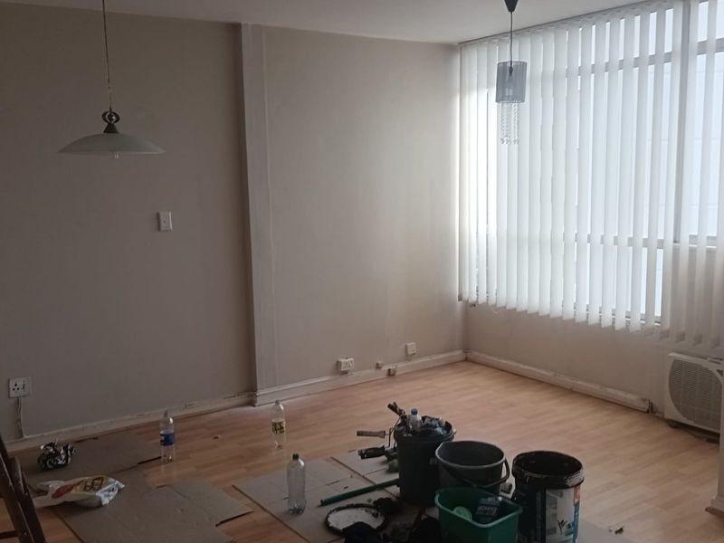 Two bedroom apartment to let in Morningside - Photo 4