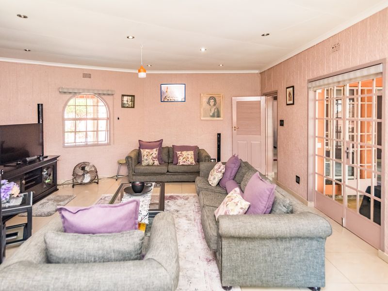 A TRULY SPECIAL DESIGNED FAMILY HOME WITH AN ABUNDANCE OF NATURAL LIGHT...... TUCKED AWAY - Photo 8