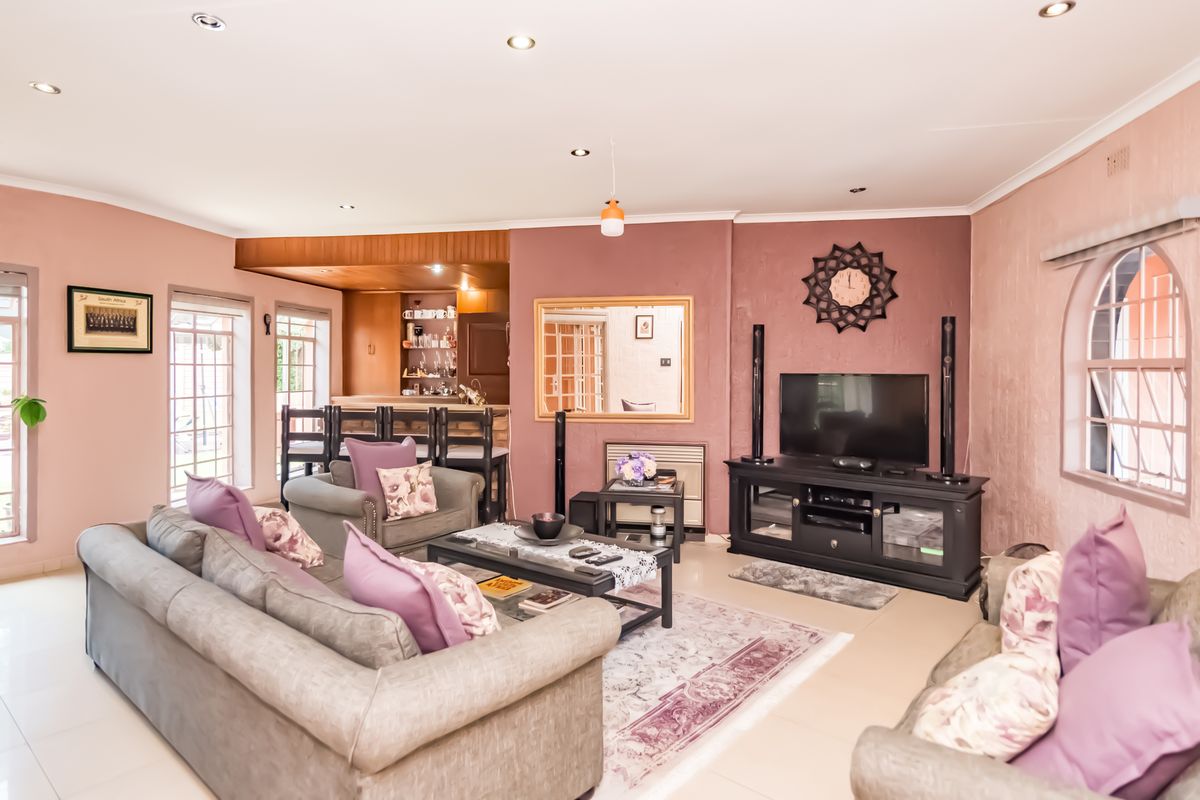 A TRULY SPECIAL DESIGNED FAMILY HOME WITH AN ABUNDANCE OF NATURAL LIGHT...... TUCKED AWAY - Photo 5