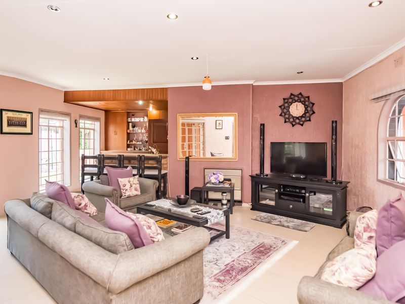 A TRULY SPECIAL DESIGNED FAMILY HOME WITH AN ABUNDANCE OF NATURAL LIGHT...... TUCKED AWAY - Photo 5