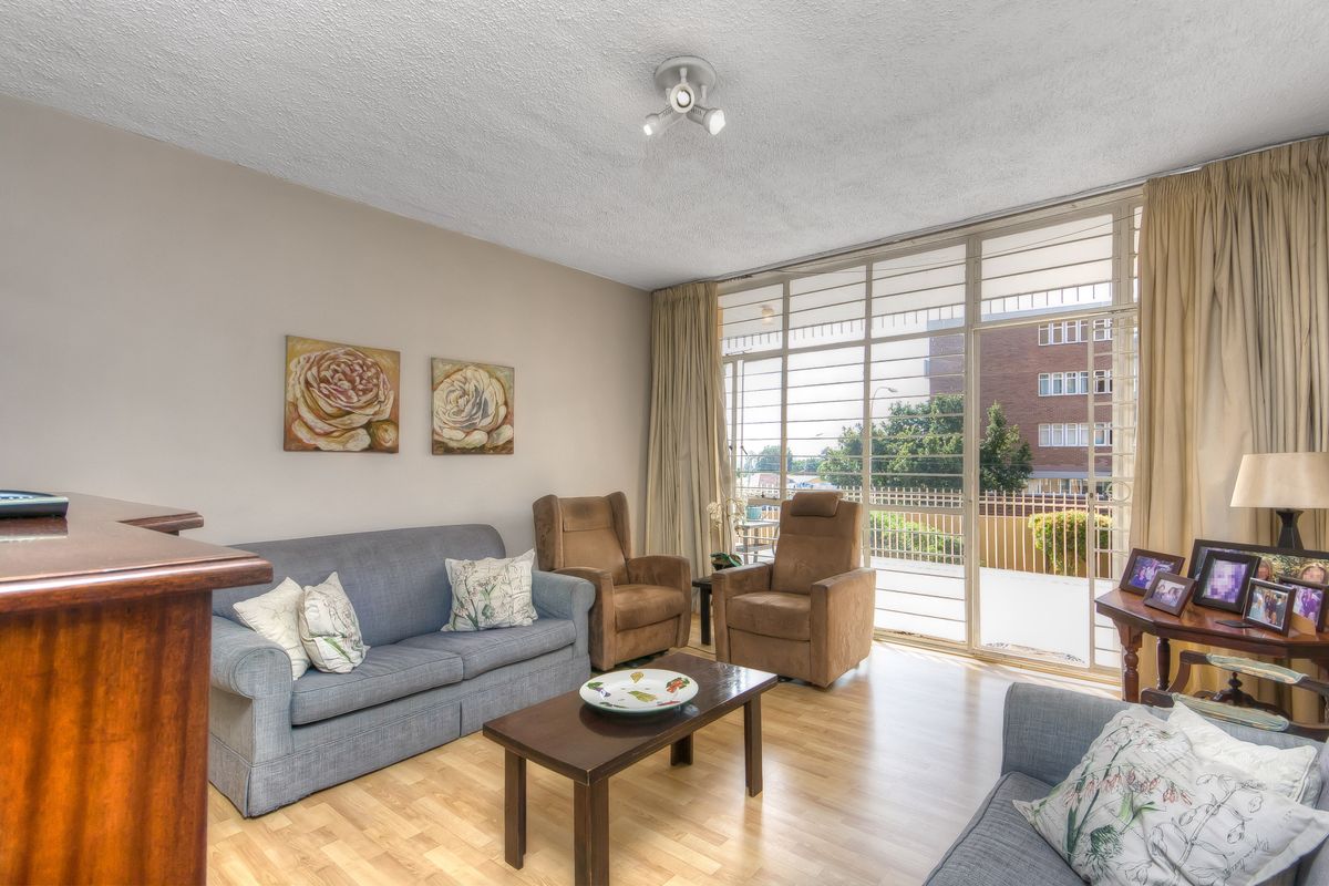 URGENT SALE!!! PERFECT LOCK UP AND GO IN A WELL MAINTAINED AND SECURE COMPLEX!!! - Photo 3