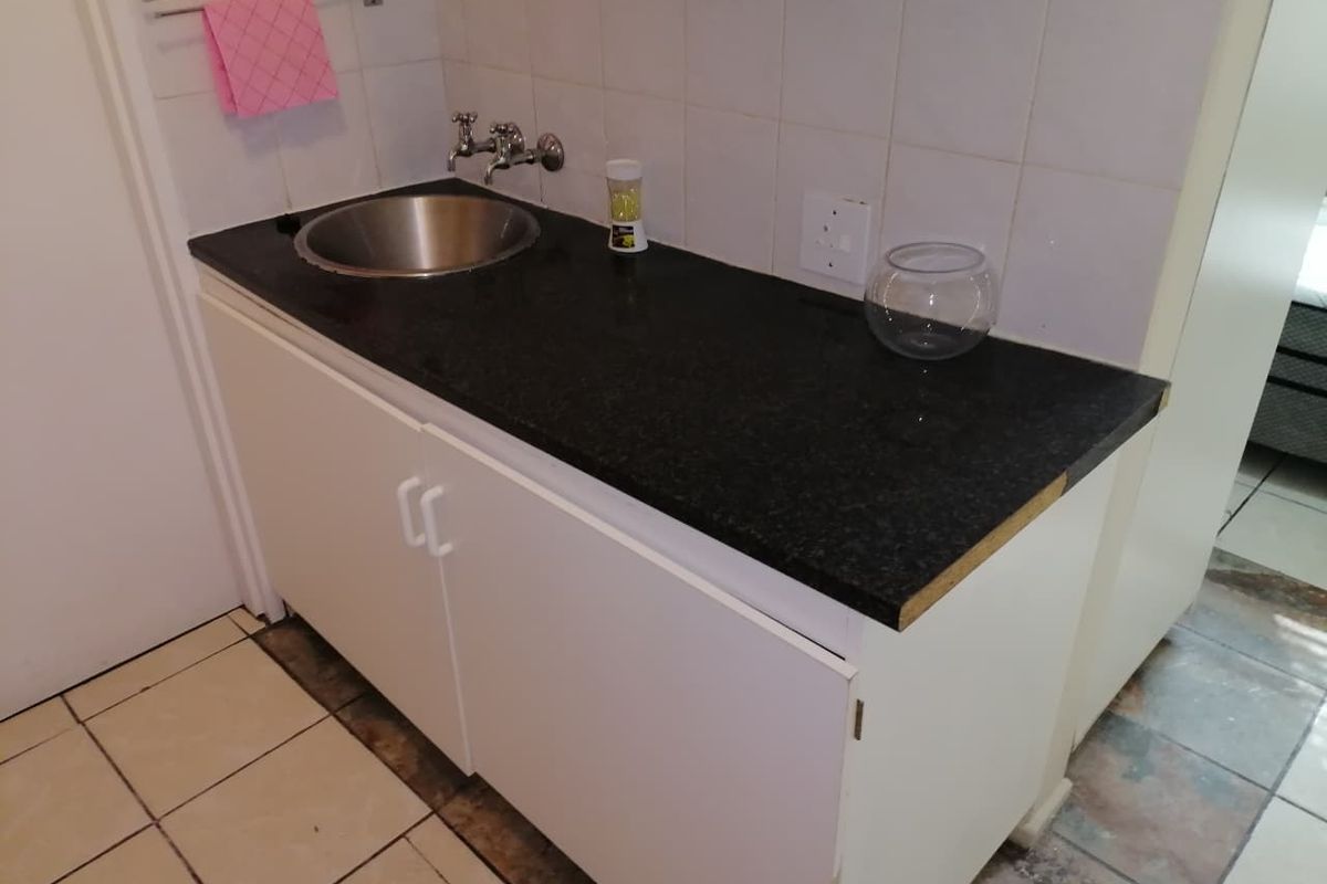 WATER AND WIFE INCLUDED IN RENT! BACHELOR UNIT - Photo 3