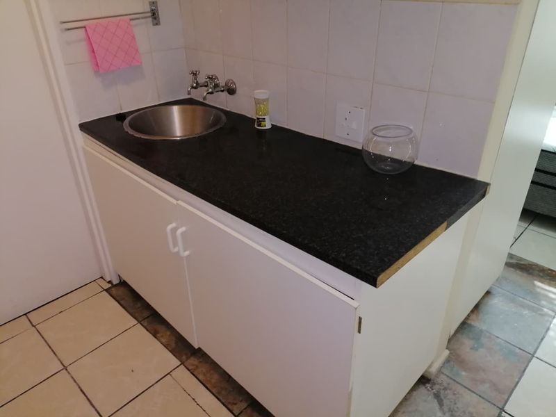 WATER AND WIFE INCLUDED IN RENT! BACHELOR UNIT - Photo 3