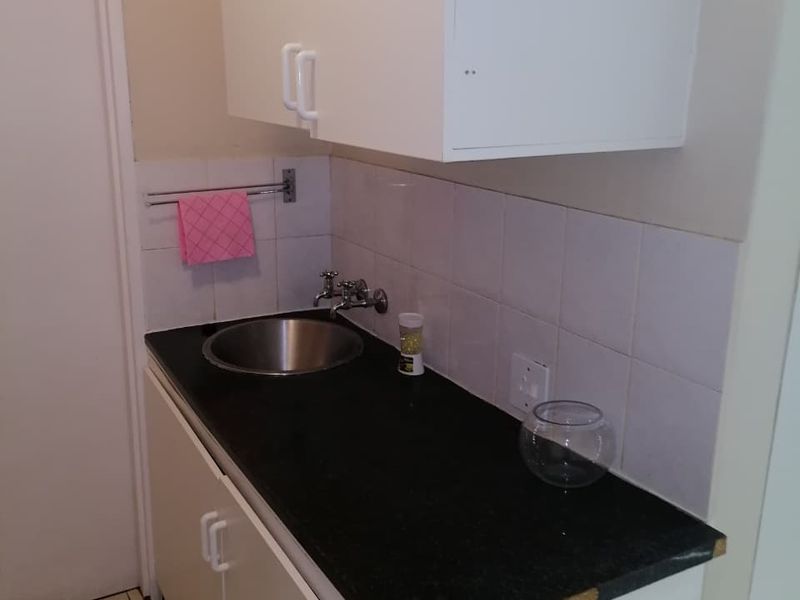 WATER AND WIFE INCLUDED IN RENT! BACHELOR UNIT - Photo 10