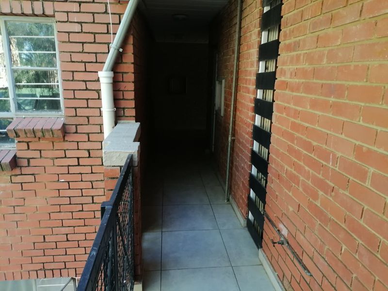 WATER AND WIFE INCLUDED IN RENT! BACHELOR UNIT - Photo 2