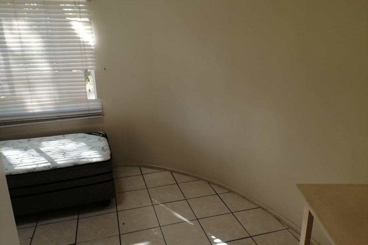WATER AND WIFE INCLUDED IN RENT! BACHELOR UNIT - Photo 4