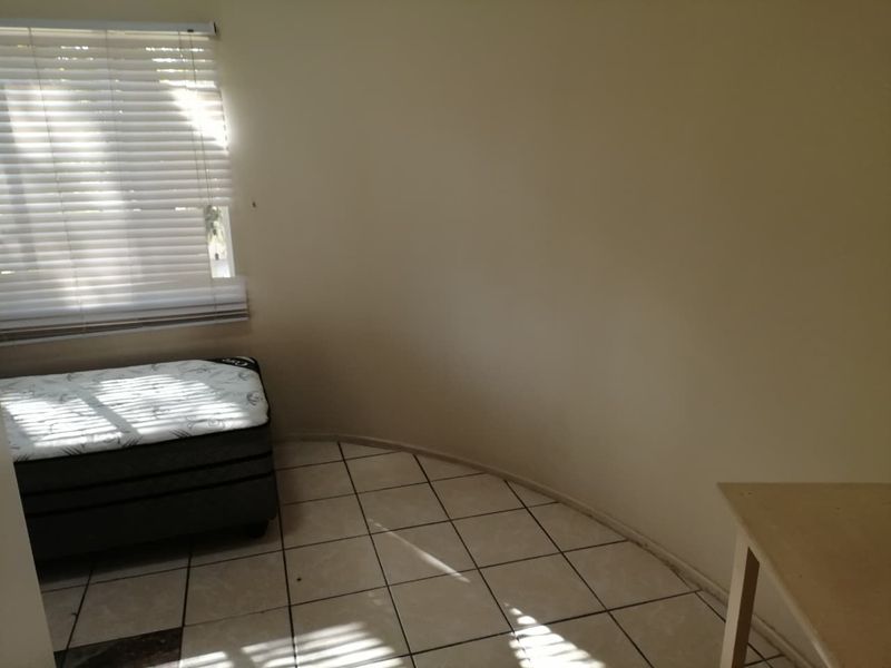 WATER AND WIFE INCLUDED IN RENT! BACHELOR UNIT - Photo 4
