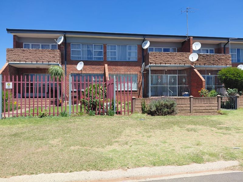Modern 2 Bedroom Flat for Sale in Dunnottar - Photo 1