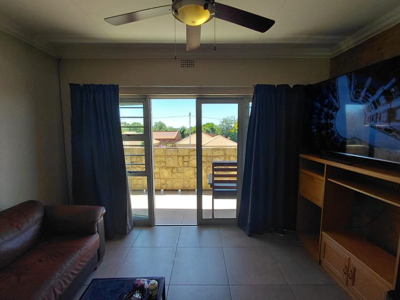Modern 2 Bedroom Flat for Sale in Dunnottar - Photo 8