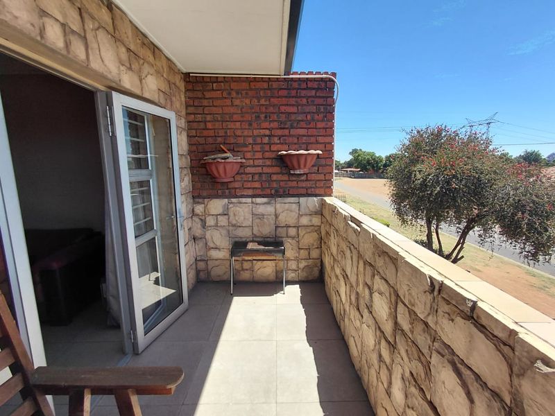 Modern 2 Bedroom Flat for Sale in Dunnottar - Photo 9