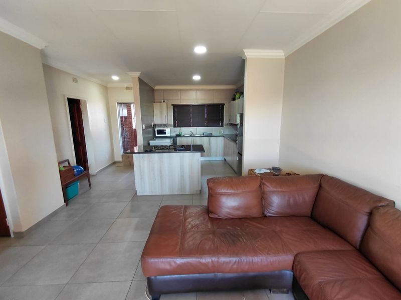 Modern 2 Bedroom Flat for Sale in Dunnottar - Photo 7