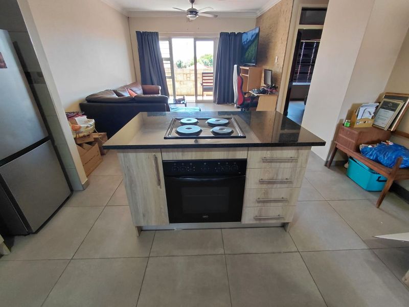 Modern 2 Bedroom Flat for Sale in Dunnottar - Photo 3