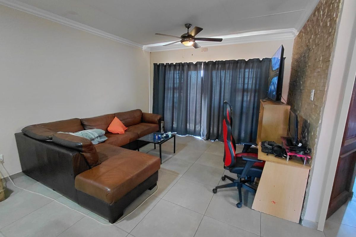 Modern 2 Bedroom Flat for Sale in Dunnottar - Photo 5