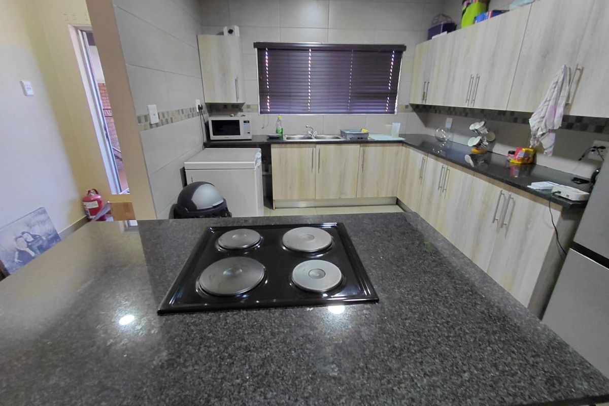 Modern 2 Bedroom Flat for Sale in Dunnottar - Photo 4