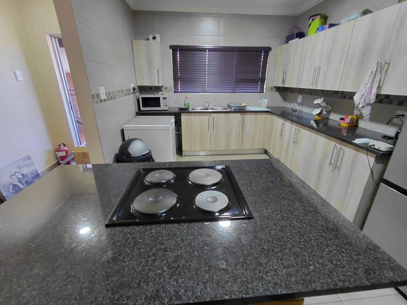 Modern 2 Bedroom Flat for Sale in Dunnottar - Photo 4