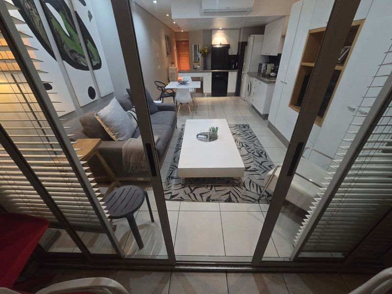Luxury Living in the Heart of De Waterkant | Fully Furnished Apartment To Let | R25,000 per month - Photo 10