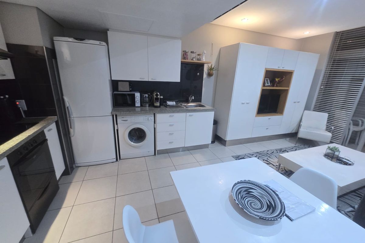 Luxury Living in the Heart of De Waterkant | Fully Furnished Apartment To Let | R25,000 per month - Photo 3