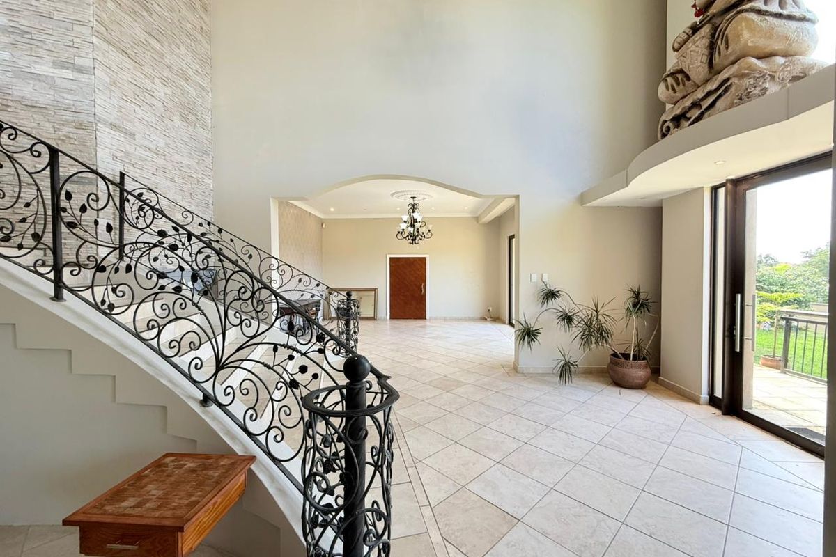 Spacious Multi-Level Family Home with Sea Views, Pool & Entertainment Areas - Photo 4