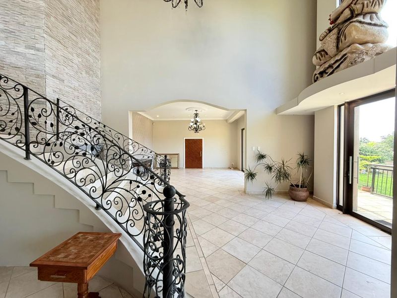 Spacious Multi-Level Family Home with Sea Views, Pool & Entertainment Areas - Photo 4