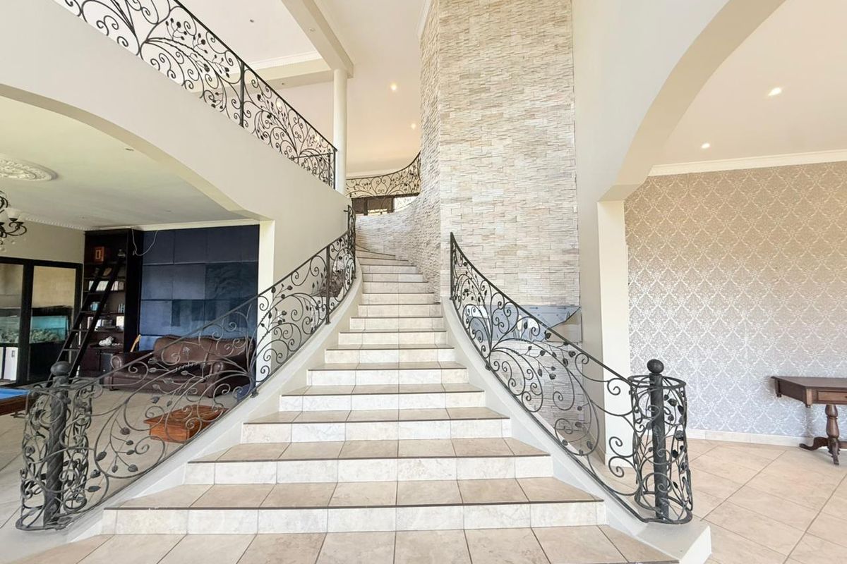 Spacious Multi-Level Family Home with Sea Views, Pool & Entertainment Areas - Photo 5