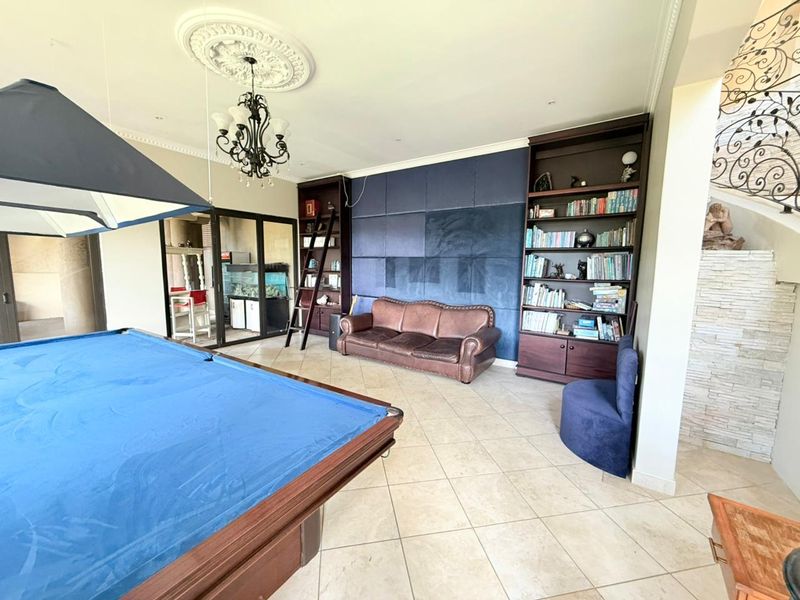Spacious Multi-Level Family Home with Sea Views, Pool & Entertainment Areas - Photo 10
