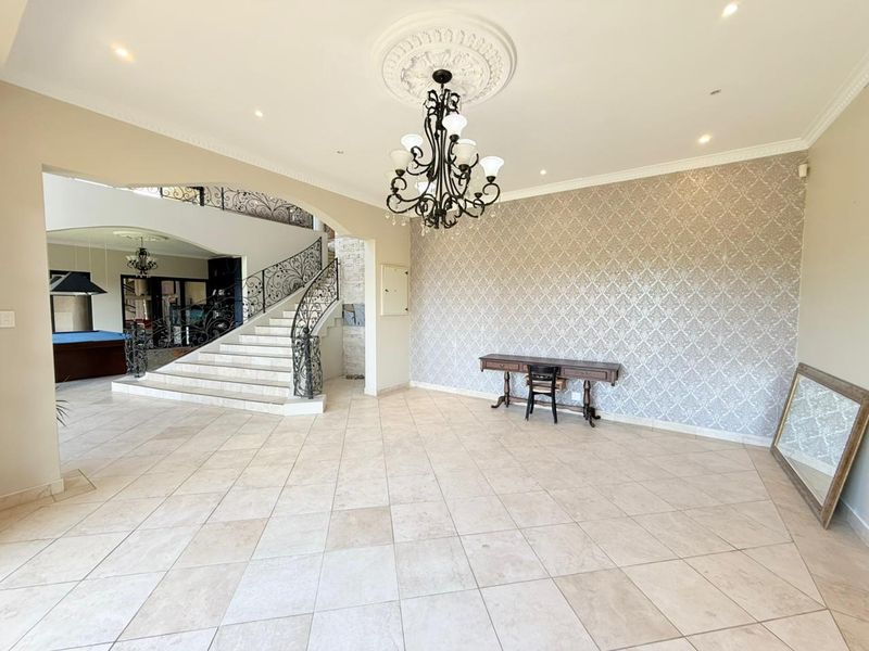 Spacious Multi-Level Family Home with Sea Views, Pool & Entertainment Areas - Photo 9