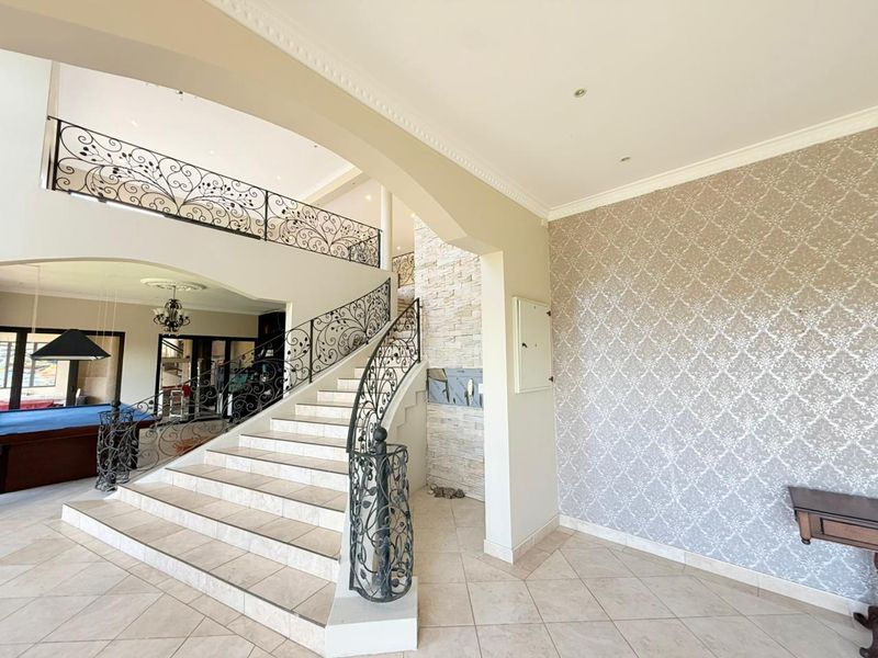 Spacious Multi-Level Family Home with Sea Views, Pool & Entertainment Areas - Photo 7