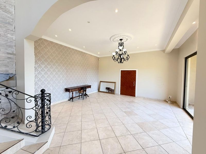 Spacious Multi-Level Family Home with Sea Views, Pool & Entertainment Areas - Photo 6
