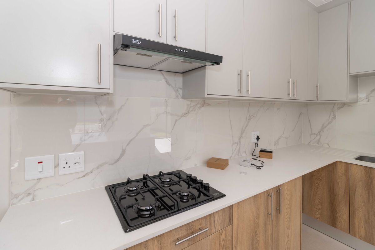 Immaculate  3 Bedroom Townhouse  To Let in Sandown Available 1 August 2026 - Photo 4