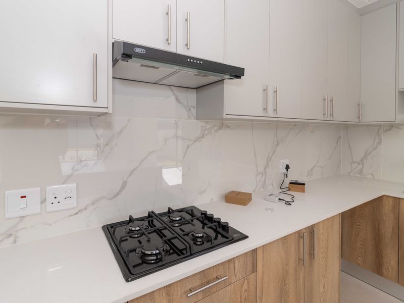 Immaculate  3 Bedroom Townhouse  To Let in Sandown Available 1 August 2026 - Photo 4