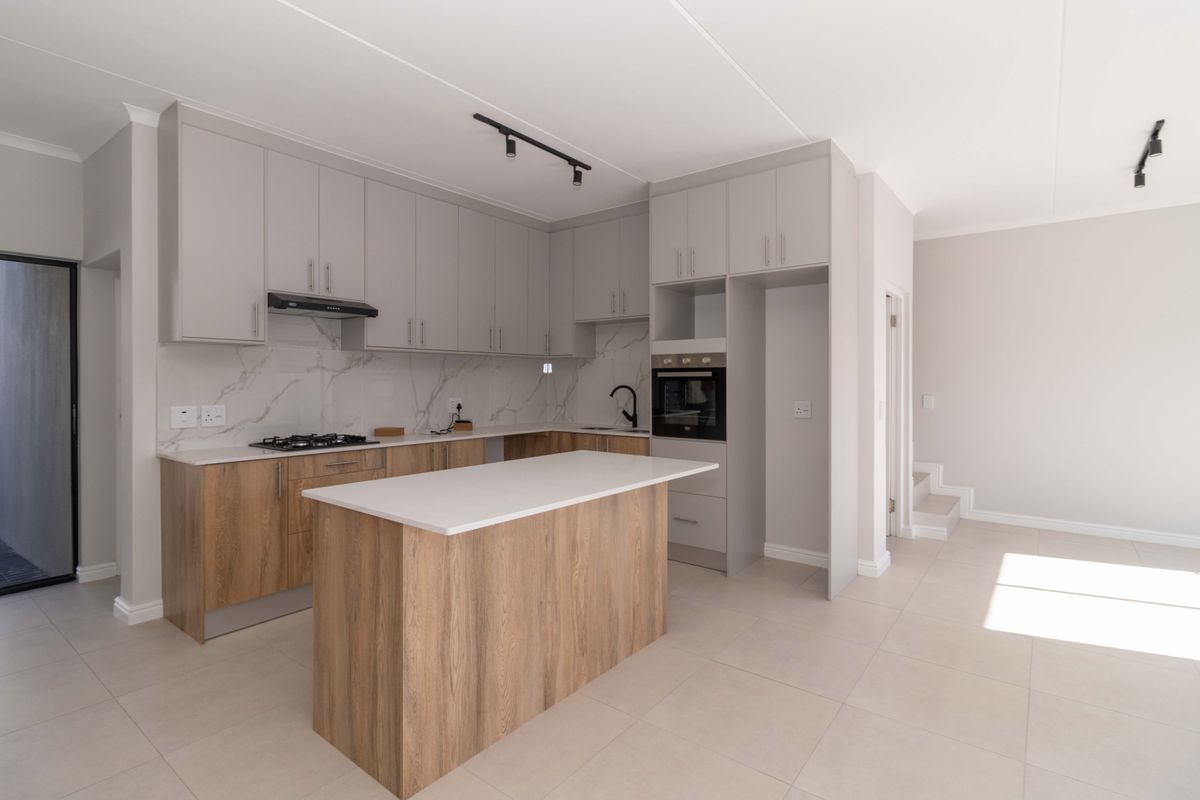 Immaculate  3 Bedroom Townhouse  To Let in Sandown Available 1 August 2026 - Photo 2