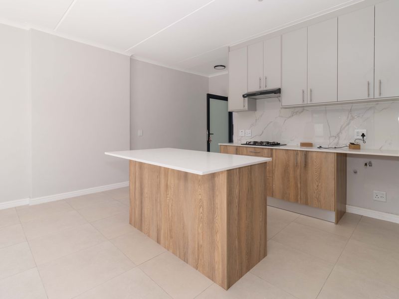 Immaculate  3 Bedroom Townhouse  To Let in Sandown Available 1 August 2026 - Photo 3