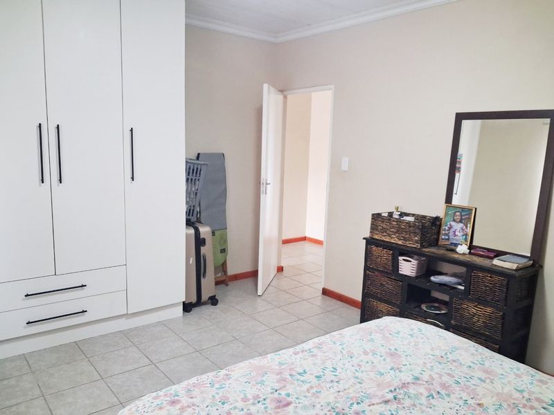 PARSONSVLEI 2 BED 1 BATH HOUSE WITH PARKING FOR RENT - Photo 6
