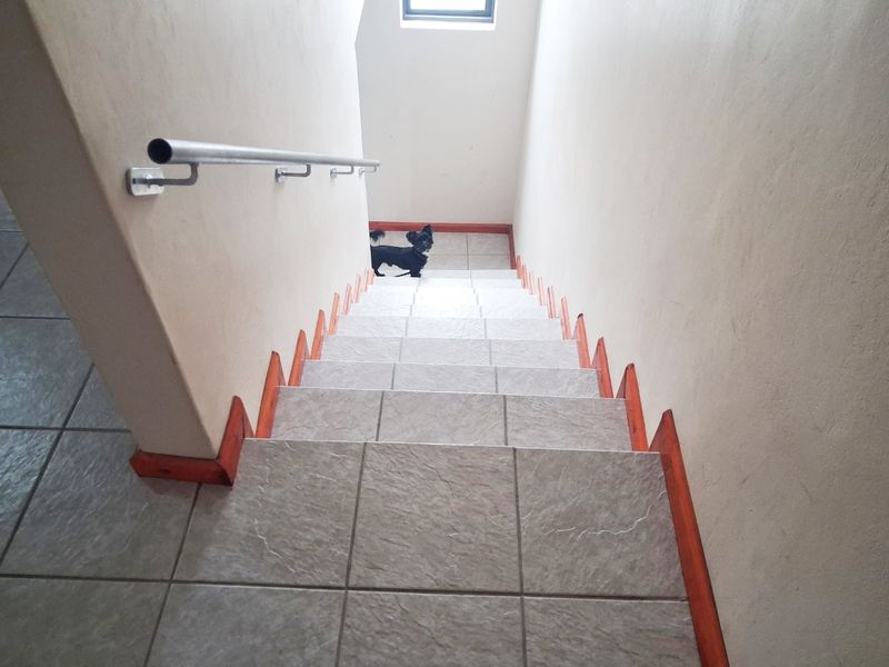 PARSONSVLEI 2 BED 1 BATH HOUSE WITH PARKING FOR RENT - Photo 4