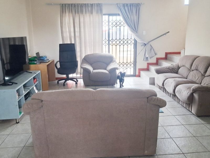 PARSONSVLEI 2 BED 1 BATH HOUSE WITH PARKING FOR RENT - Photo 3