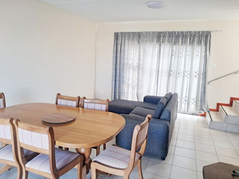 PARSONSVLEI 2 BED 1 BATH HOUSE WITH PARKING FOR RENT - Photo 3