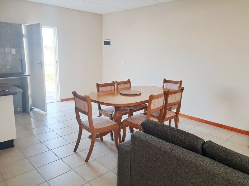 PARSONSVLEI 2 BED 1 BATH HOUSE WITH PARKING FOR RENT - Photo 2