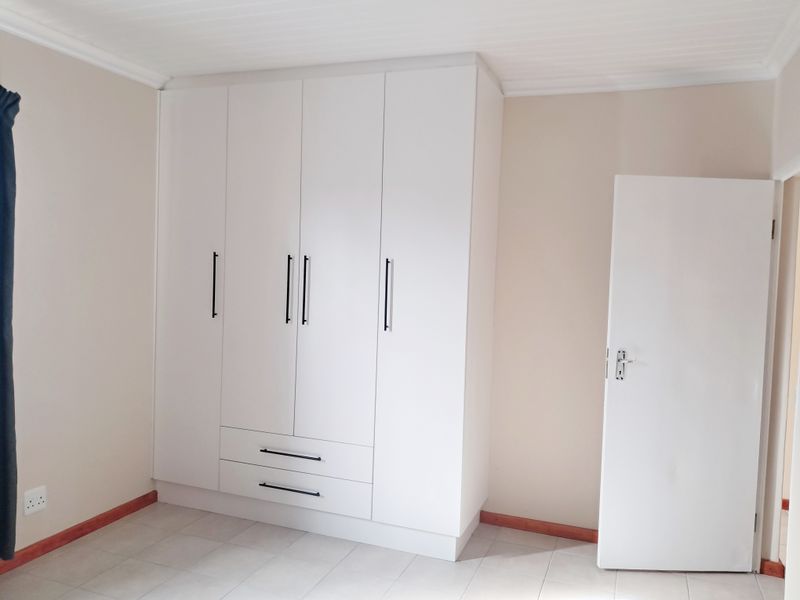 PARSONSVLEI 2 BED 1 BATH HOUSE WITH PARKING FOR RENT - Photo 5