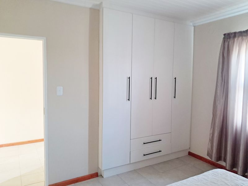 PARSONSVLEI 2 BED 1 BATH HOUSE WITH PARKING FOR RENT - Photo 7