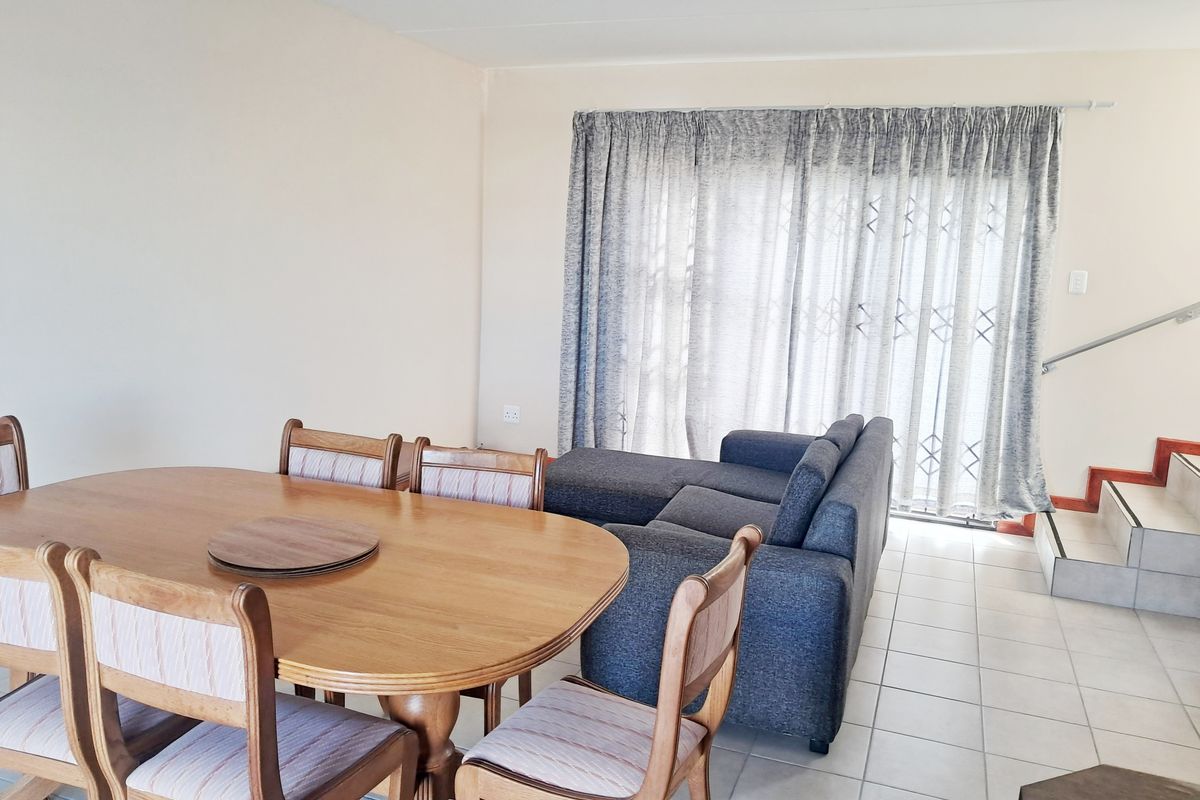 PARSONSVLEI 2 BED 1 BATH HOUSE WITH PARKING FOR RENT - Photo 2
