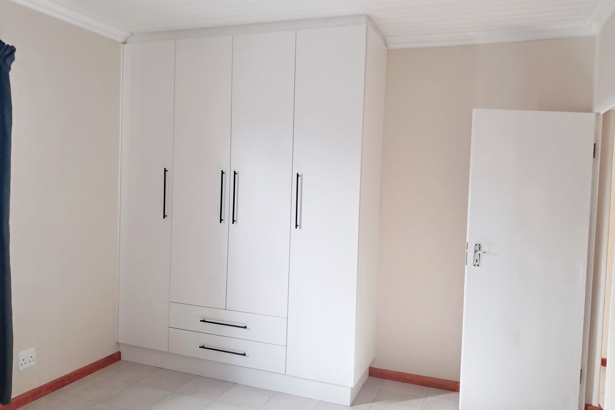 PARSONSVLEI 2 BED 1 BATH HOUSE WITH PARKING FOR RENT - Photo 5