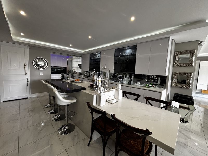 Something special 3 Bed Designer apartment - Photo 9