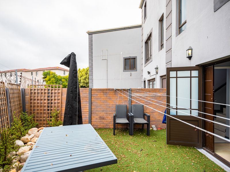 3 BEDROOM TRIPPLE STOREY WITH A PRIVATE GARDEN - Photo 10