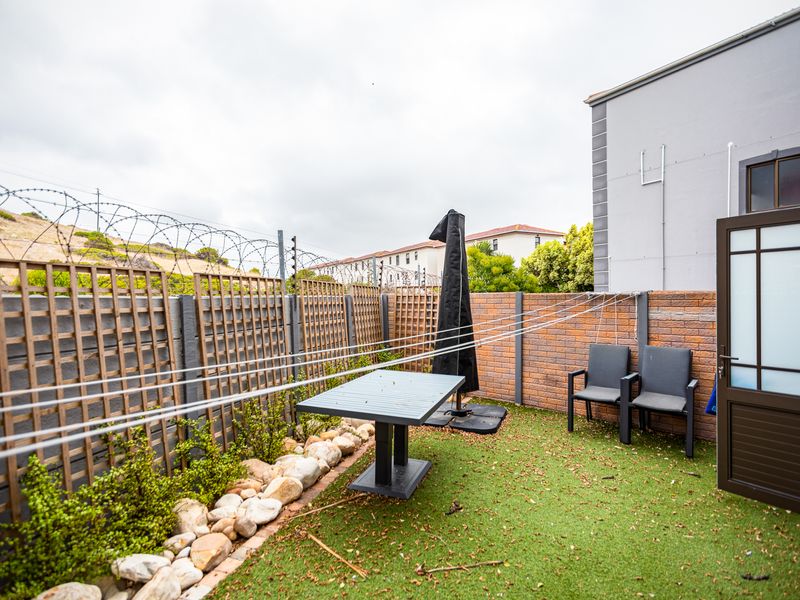 3 BEDROOM TRIPPLE STOREY WITH A PRIVATE GARDEN - Photo 8